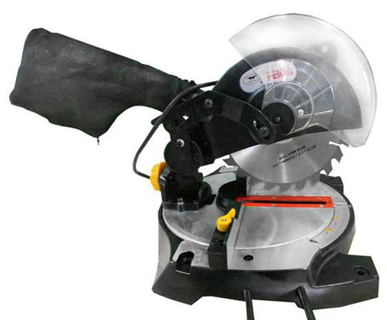 circular electric table saw in Leroy Merlin