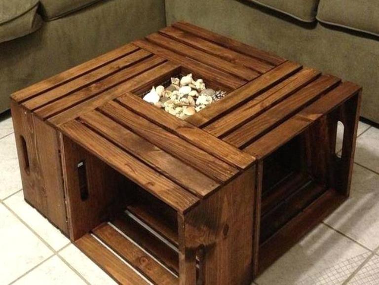 Дачный столик из деревянных ящиков