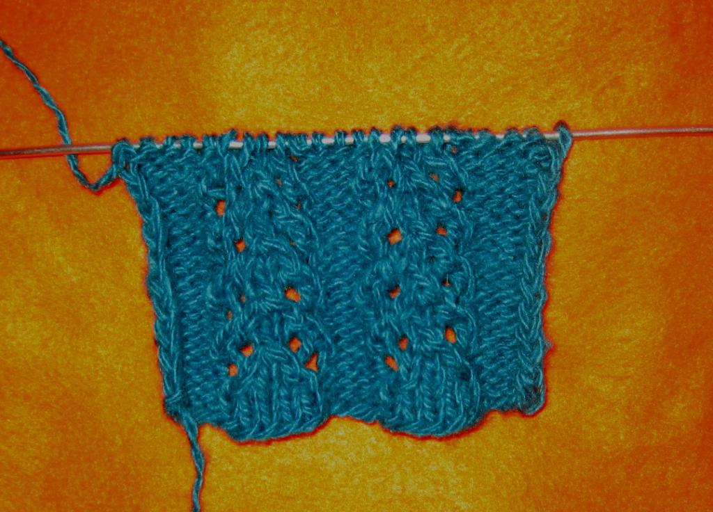 Openwork elastic without auxiliary knitting needles: total