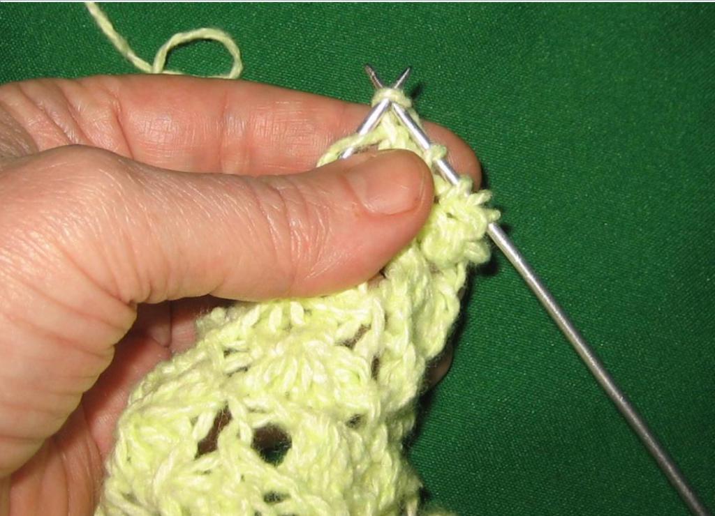 Fan Pattern: Knit the first crochet