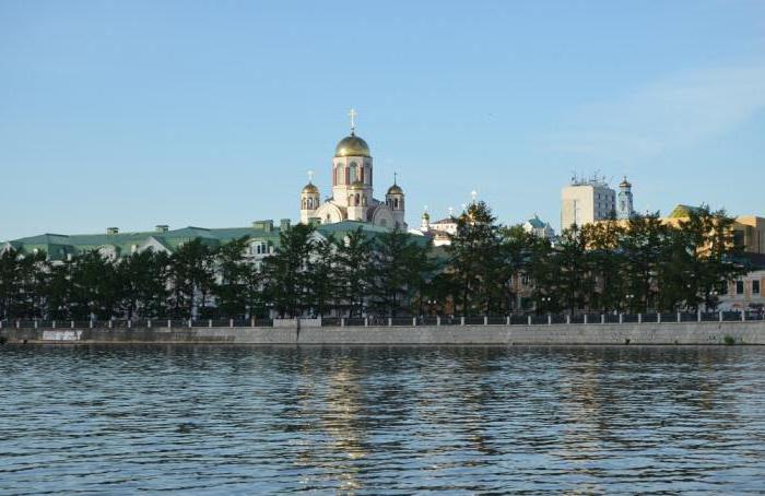 monument to tatishchev and de gennin description