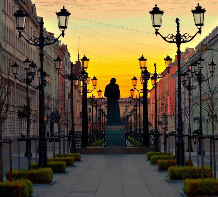 Monument to Gogol in St. Petersburg photo