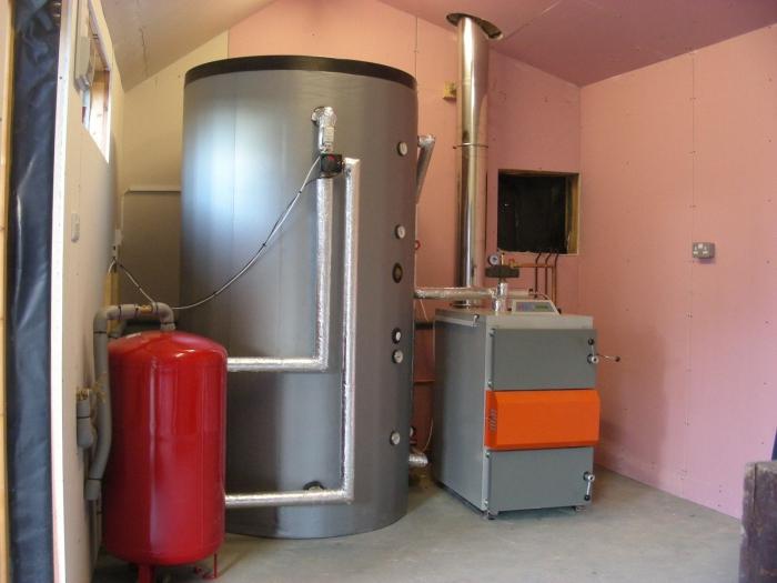 Hot water boiler