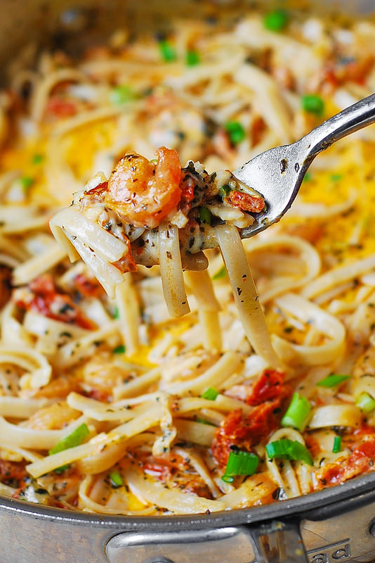 спагетти с морепродуктами в сливочном соусе