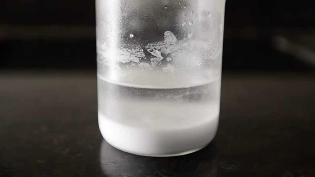 Мрамор соляная кислота известковая вода. Известковая вода. Известковая вода и молоко. Раствор янтарной кислоты для орхидей. Известковое молоко цвет.