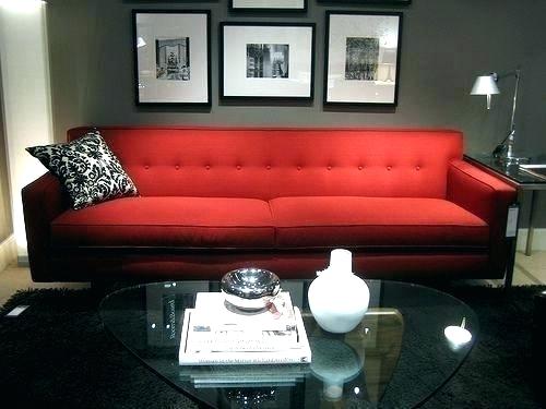 красный угловой диван в интерьере