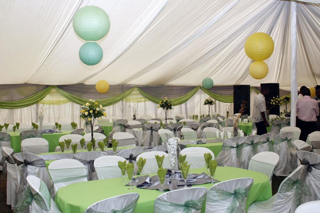 Зеленое оформление свадебного зала