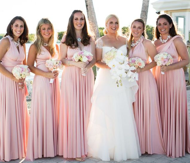 Невеста и пять подружек в розовых платьях