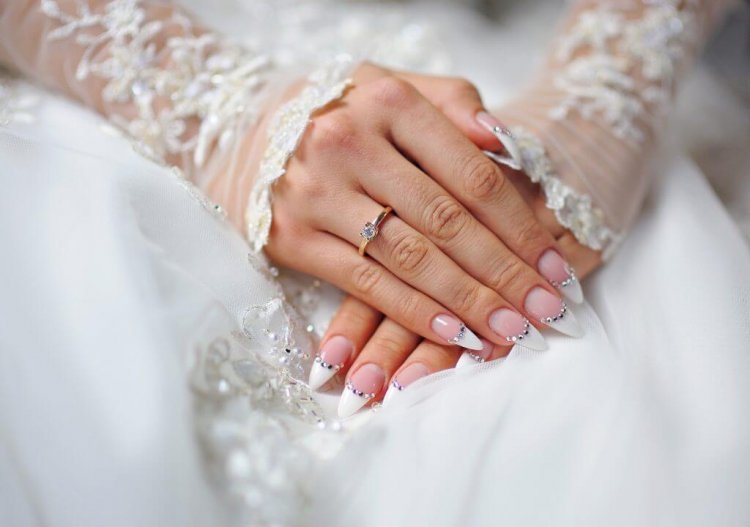 Руки и маникюр невесты