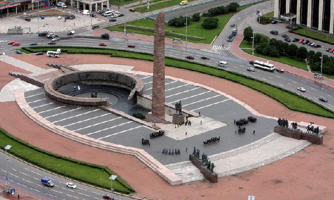 monument to the heroic defenders of Leningrad