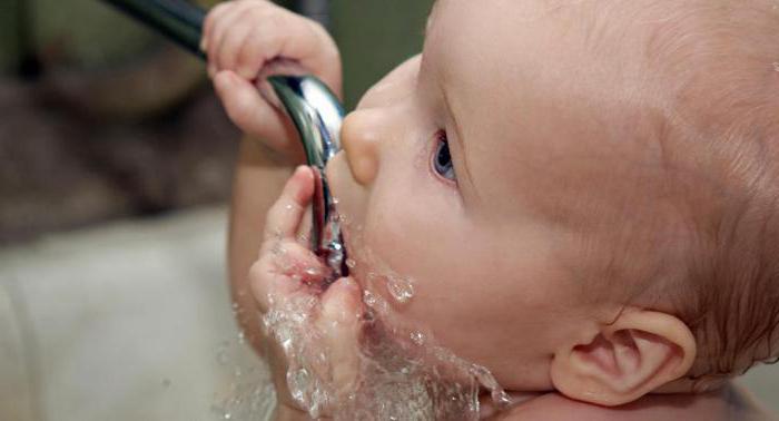 ребенок очень много пьет воды причины