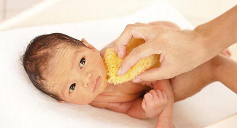 the first bath of the baby after the hospital