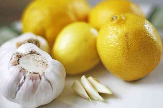 Чеснок с лимоном чистят сосуды