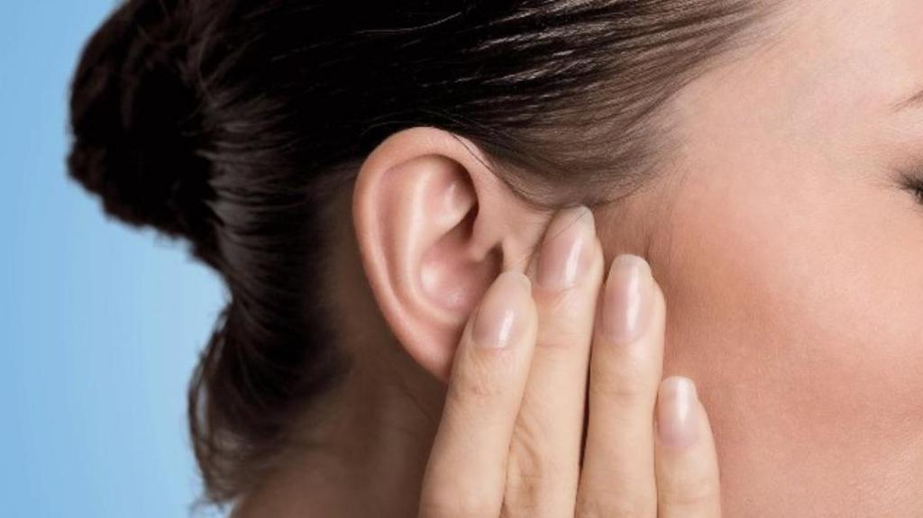 Что делать если болит ухо при насморке