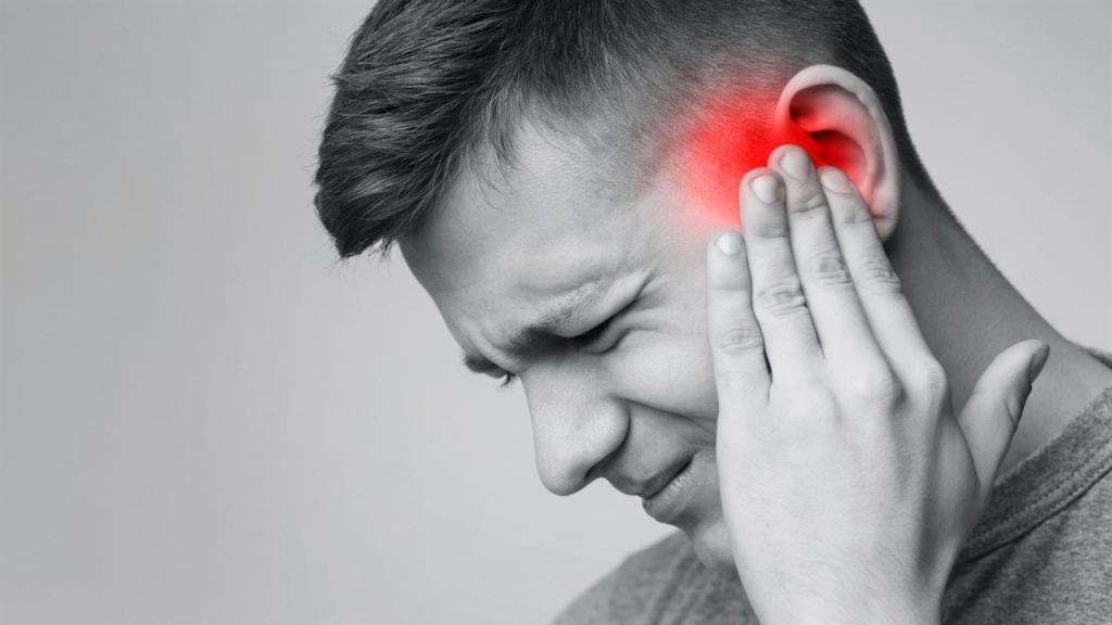 Боль в ушах или оталгия — мучительные, неприятные, болезненные ощущения в одном или одновременно в двух ушах. 
