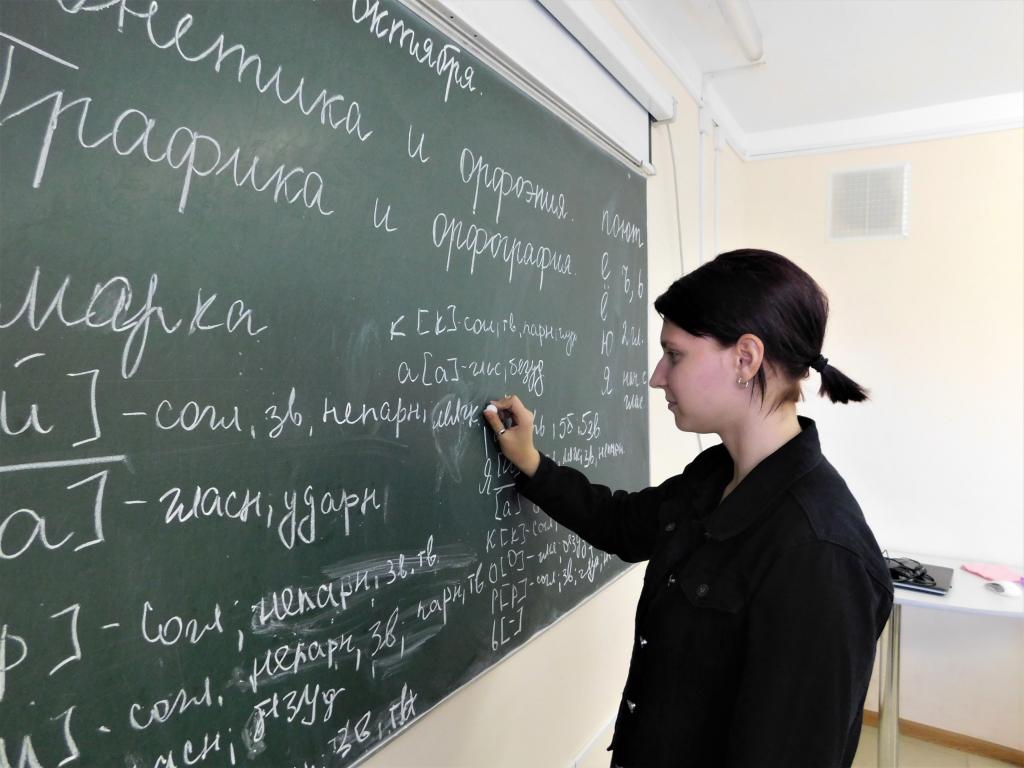 формы согласования в русском языке - это согласование в роде, числе и падеже. 