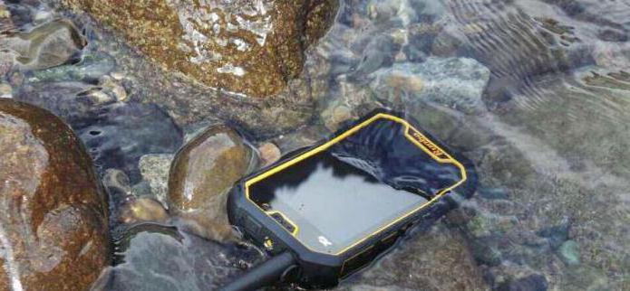 противоударный и водонепроницаемый смартфон