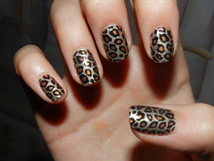 Леопард на черном фоне ногти