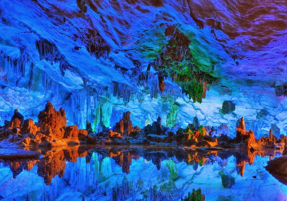 Гуйлинь, Китай: пещера Тростниковой флейты