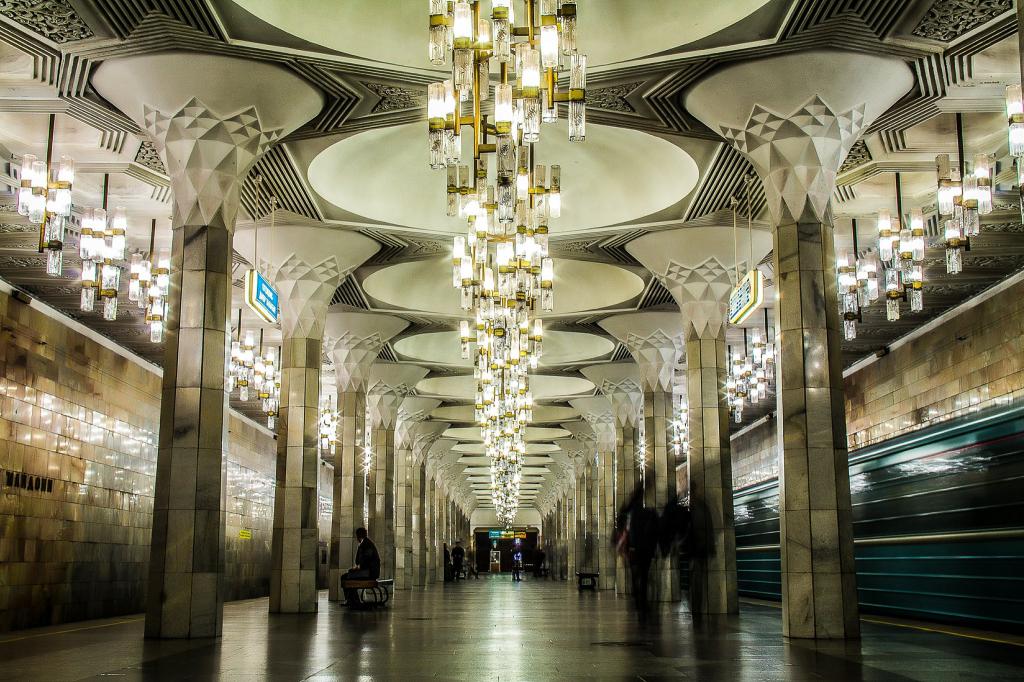 Названия станций ташкентского метро: «Мустакиллик»