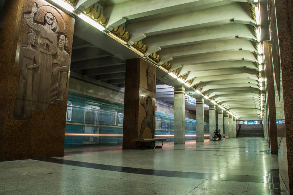 Метро Ташкента: переход на станцию «Олмазор»