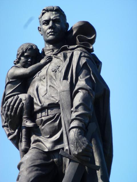 the sculptor of the monument to the warrior the liberator