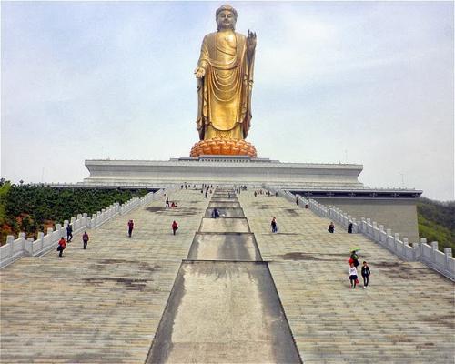Высота Будды весеннего храма