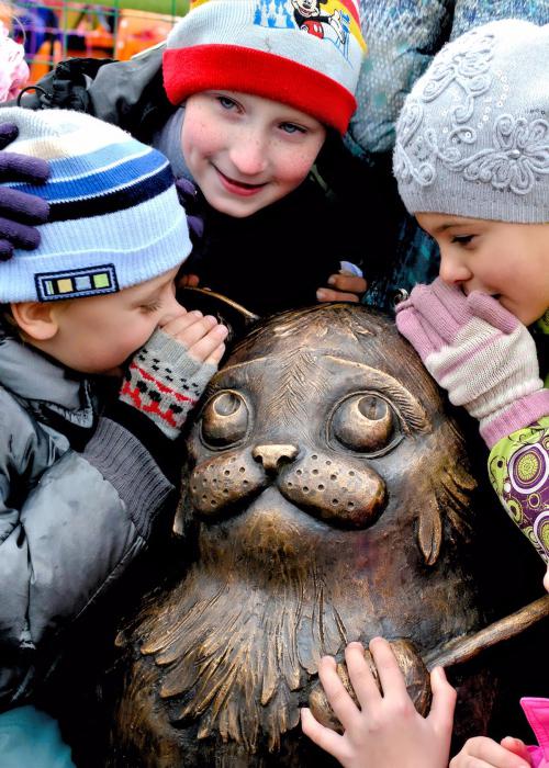 In Murmansk there is a monument to the cat Semen