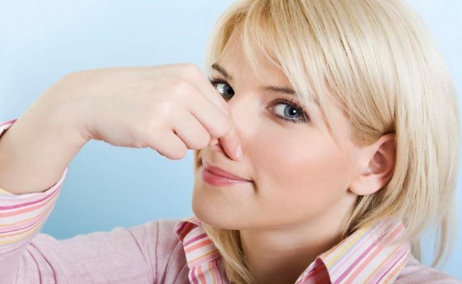 Как правильно остановить кровь из носа