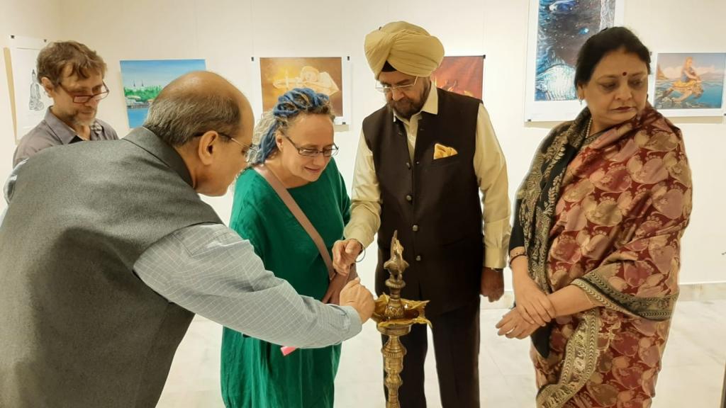 Открытие выставки в Нью-Дели.