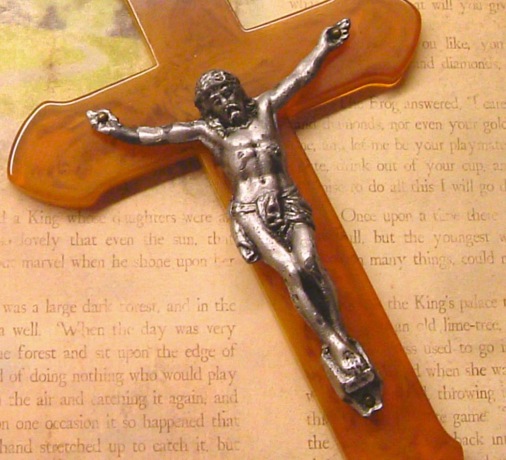 Распятия - символ искупительной жертвы Христа