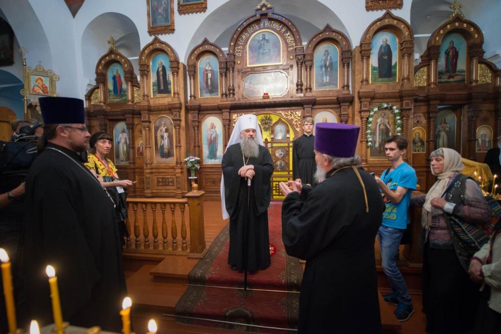 Митрополит Варсонофий в церкви св. Александра Невского