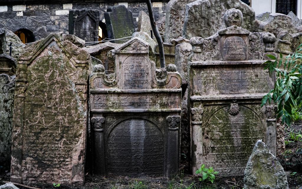 старое еврейское кладбище в праге чехия