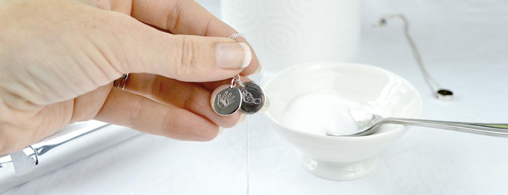 Как правильно почистить потемневшее серебро
