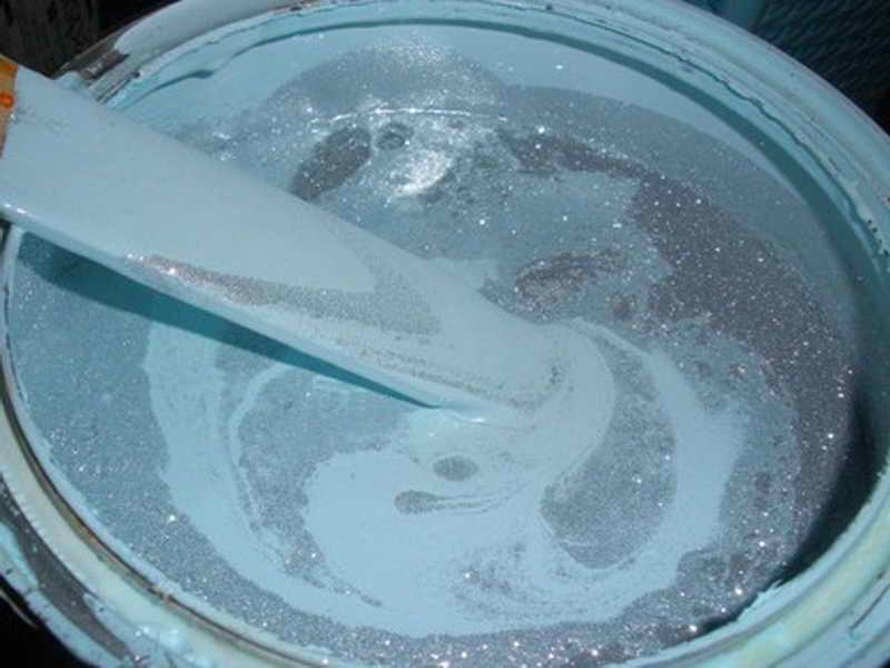 Порошок растворяют в воде для. Краска Серебрянка порошок. Серебрянка на водоэмульсионную краску. Замешивание краски. Серебрянка смешать с краской.