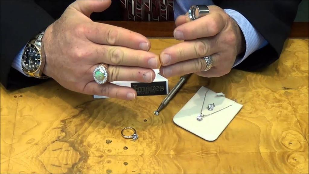 Как отличить бриллиант от фианита в кольце: внешние различия и свойства
