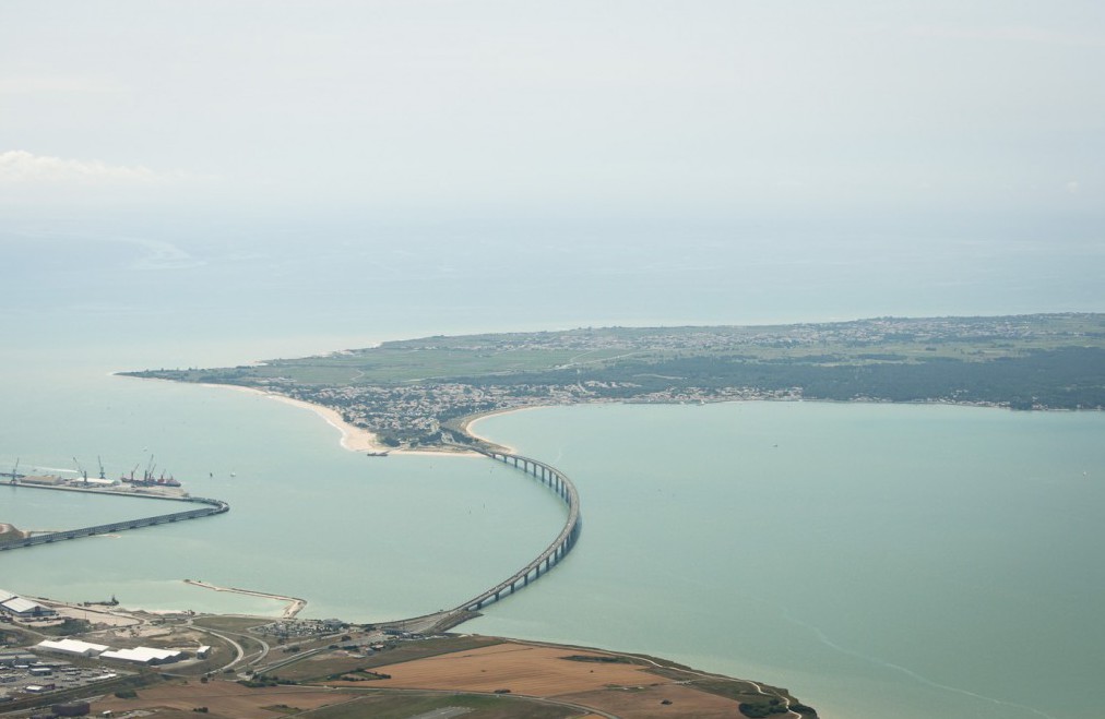 The road connecting the mainland with Ostrov