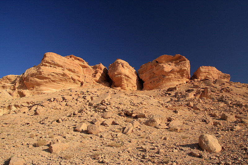 Каменистые участки пустыни