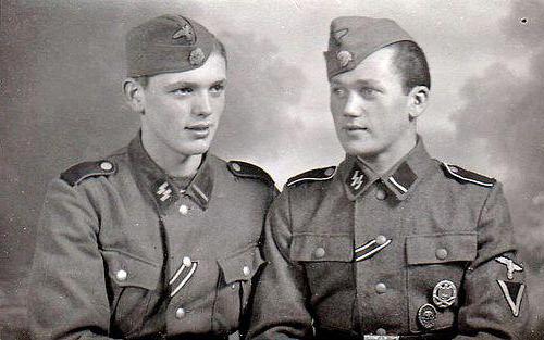 Wehrmacht and SS soldiers