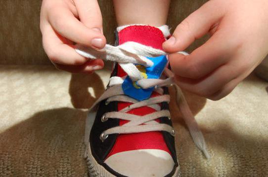 how to teach a child to tie shoelaces