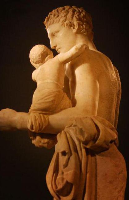 статуя гермеса с младенцем дионисом