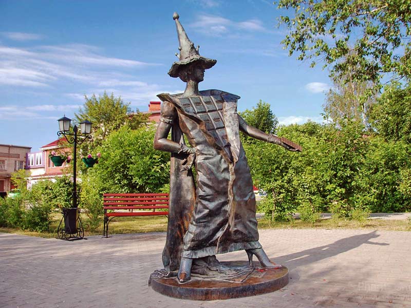 Памятник Фее шоколада в г. Покрове