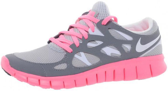 fashionable women's sports shoes