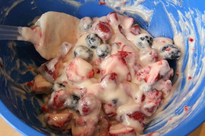 пирог с ягодами и сметанной заливкой рецепт