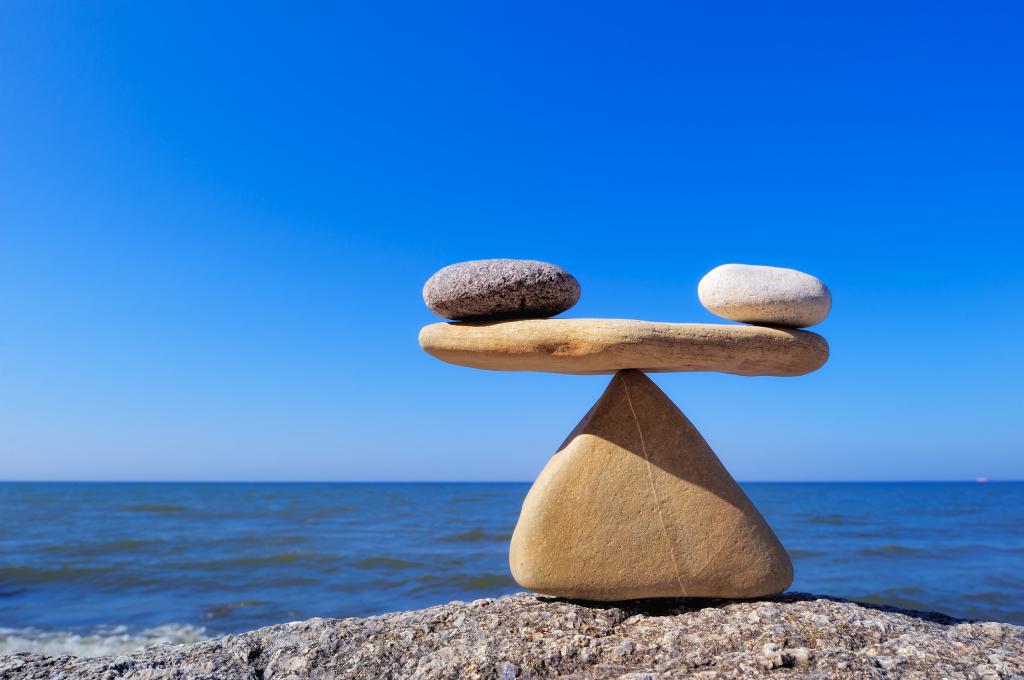 Камни находятся в равновесии