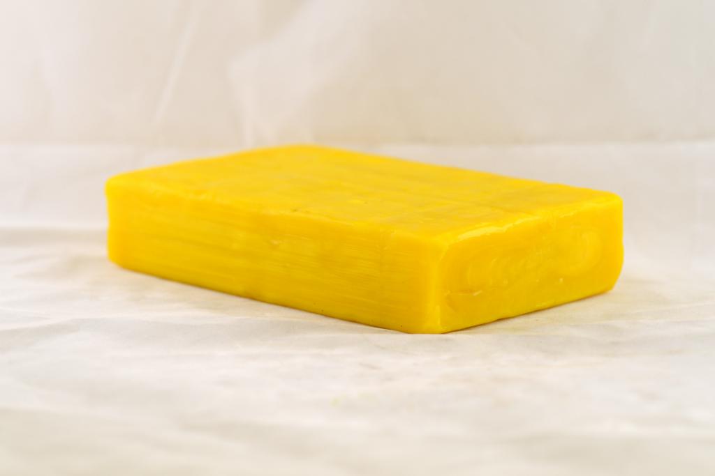 Желтый пластилин