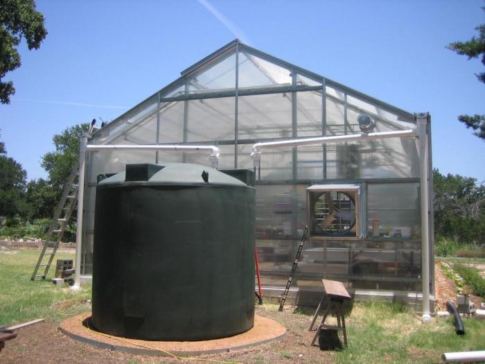 do-it-yourself arched greenhouse from a profile pipe