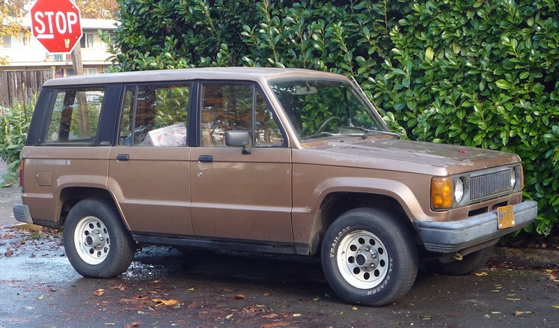 car Isuzu Trooper