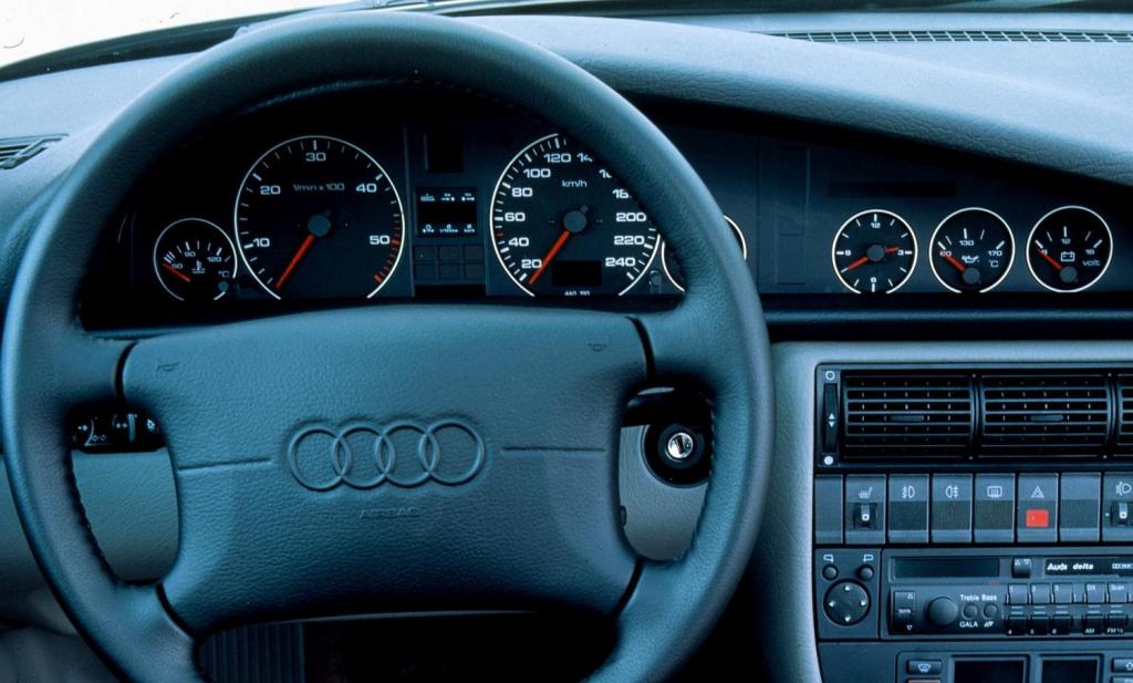 салон Audi A6 C4