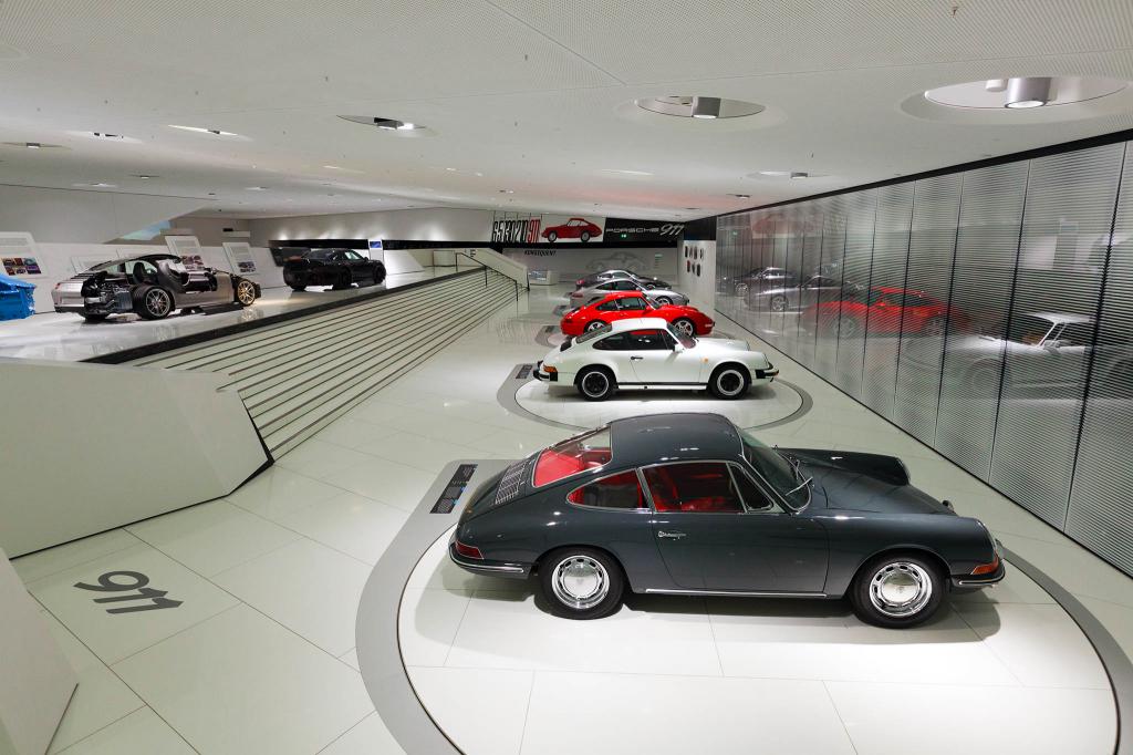 Музей Porsche внутри